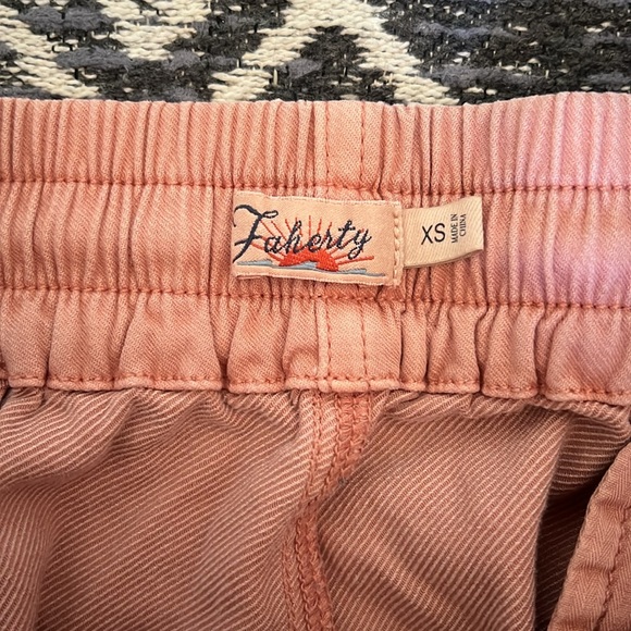 Faherty Essential Travel Tapered Pants in Faded Rose Linen Modal Blend - Picture 3 of 5